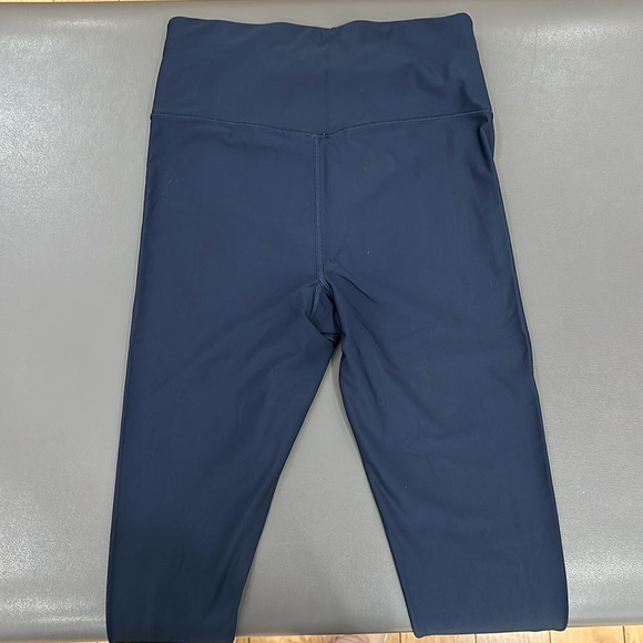 Sweaty Betty high shine full length leggings in navy blue. Size M - Picture 5 of 6